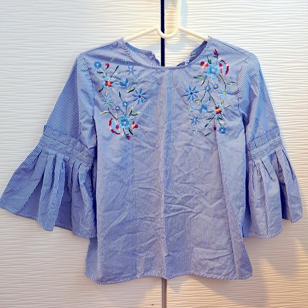 Blouse with flowers